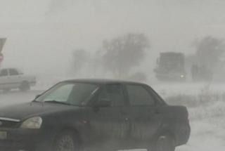 Вторые сутки метель затрудняет движение на автомагистралях Ставрополья