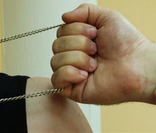 В Пятигорске оперативно задержали грабителя, сорвавшего цепочку с девушки
