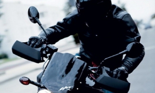 На Ставрополье мотоциклист пострадал в ДТП с полицейским автомобилем
