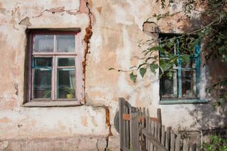 В Ставрополе в ветхом доме вместо капитального делают косметический ремонт