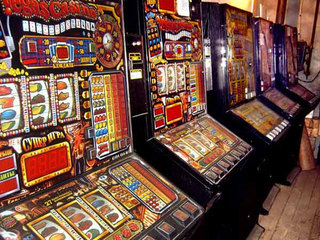 Трое жителей Пятигорска заработали 18 миллионов рублей на подпольных азартных играх