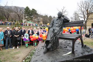 Памятник поэту Сергею Михалкову открыли в Пятигорске