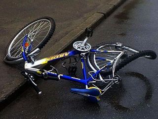 В Минводах пьяный мотоциклист сбил трех детей на велосипедах