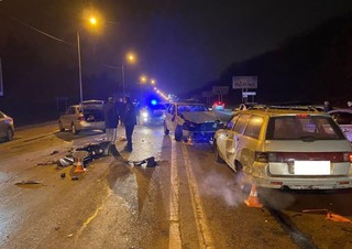 Три человека пострадали при столкновении 4 автомобилей на въезде в Пятигорск