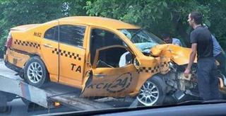 В Пятигорске при столкновении двух такси погиб пассажир