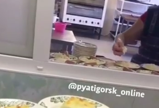 В Пятигорске школьного повара уволили после скандального видео