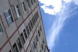 На Ставрополье мужчина сорвался с 9 этажа, пытаясь попасть в свою квартиру