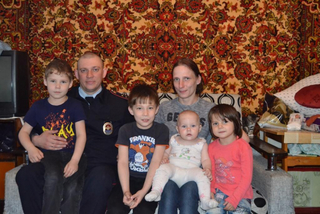 Кисловодский участковый спас мать с четырьмя детьми из горящего дома
