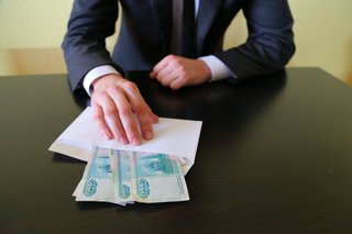 Сотрудника МЧС в Пятигорске оштрафовали на 600 тысяч рублей за взятку