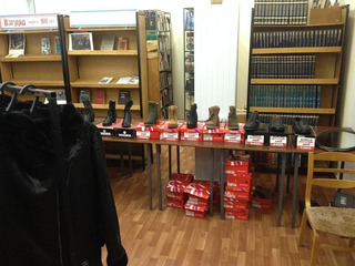 В библиотеке Железноводска организовали нелегальный вещевой рынок