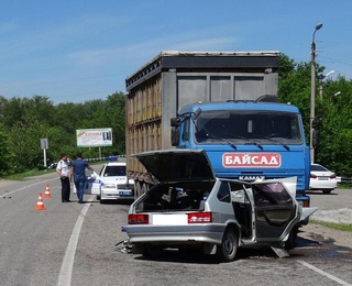 На Ставрополье водитель легковушки погиб при столкновении с грузовиком
