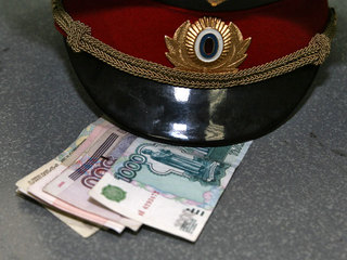 На Ставрополье двое автоинспекторов получили взятку от полицейского