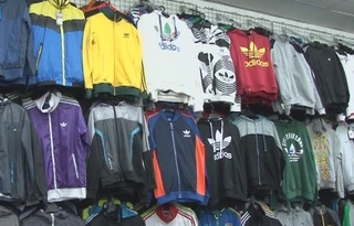В Предгорном районе полиция накрыла две точки продажи контрафактной одежды