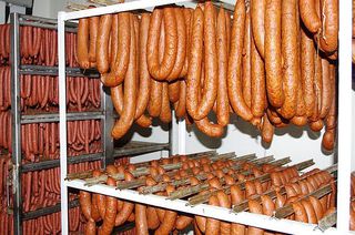 В городе Лермонтове полицейские раскрыли кражу колбасы со склада