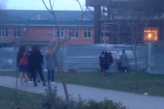 В Буденновске толпа подростков избила сверстницу