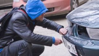 Двое 19-летних жителей Ставрополя промышляли кражей автомобильных номеров