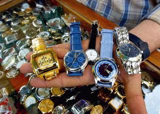 В Пятигорске пресекли продажу контрафактных часов