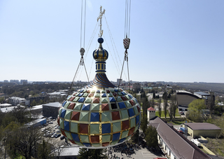 В Ставрополе установили купол на колокольне Казанского собора