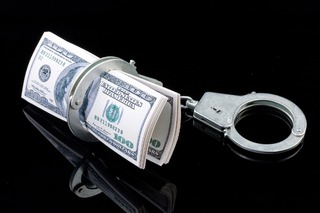 Полицейских из Пятигорска осудили на 7 лет за взятку в 6,5 тысячи долларов