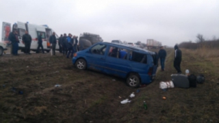 На Ставрополье перевернулся микроавтобус с пассажирами из Армении