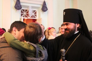 Архиепископ Феофилакт поздравил с Рождеством детей и молодых мам