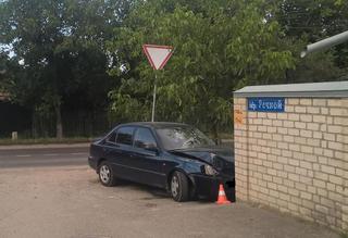 В Пятигорске иномарка врезалась в стену, пострадал 7-летний пассажир авто