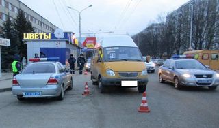 В Ставрополе маршрутка наехала на ребенка, упавшего под колесо на остановке