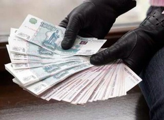Грузчик заработал 2,5 млн рублей, продавая торговые места на Пятигорском рынке