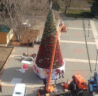 1 декабря в центре Пятигорска засверкает огнями новогодняя ёлка