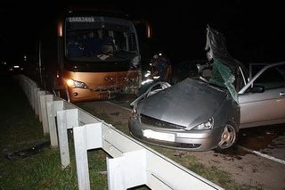 На Ставрополье при столкновении легковушки с автобусом пострадали 4 человека