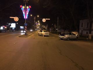 В Пятигорске при столкновении двух автомобилей пострадали ребенок и девушка