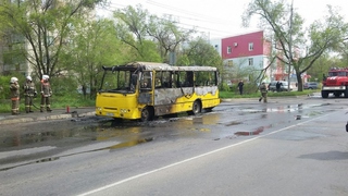 В Невинномысске из-за неисправной проводки сгорел автобус