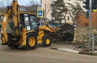На центральной улице Кисловодска сносят незаконные строения