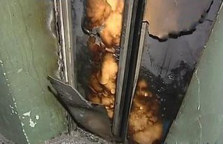В пятигорской многоэтажке выгорел лифт