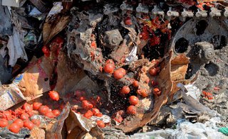 На рынке в Пятигорске изъяли и уничтожили почти тонну турецких томатов