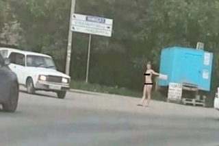 В Пятигорске голая женщина приставала к водителям