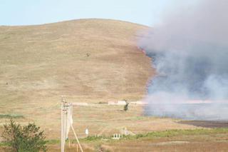 Пожарные пять часов боролись с огнем на холмах под Ставрополем