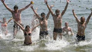 Игровое шоу "Краски лета" откроет купальный сезон на Новопятигорском озере