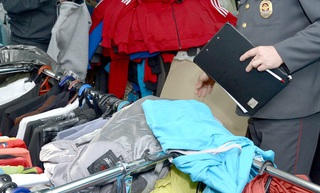 Жителя Пятигорска задержали за торговлю контрафактной одеждой