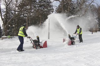 В Пятигорске на расчистку улиц вышла снегоуборочная техника