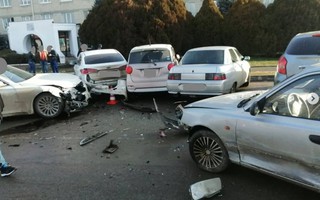 ДТП с пятью автомобилями произошло в Ставрополе из-за невнимательности водителя