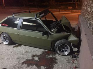 В Пятигорске водитель легковушки врезался в бетонную стену