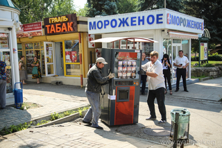 В Пятигорске сносят нелегальные терминалы и торговые автоматы