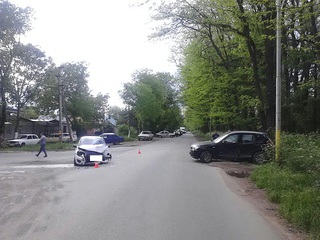 В Пятигорске при столкновении двух легковушек пострадала 7-летняя девочка