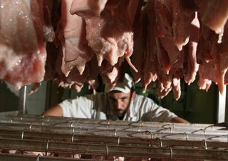 Трое жителей Ставрополья напали на ферму и украли 30 кг мяса