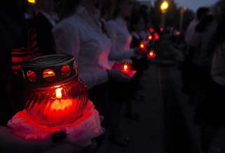 В Ставрополе зажгли 750 свечей в память о выпускниках 1941 года
