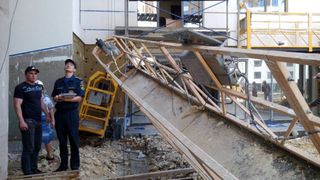 В Ставрополе двое рабочих пострадали при падении строительной люльки