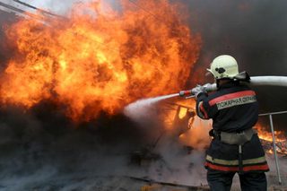 В Минводах пожар уничтожил гараж вместе с автомобилем