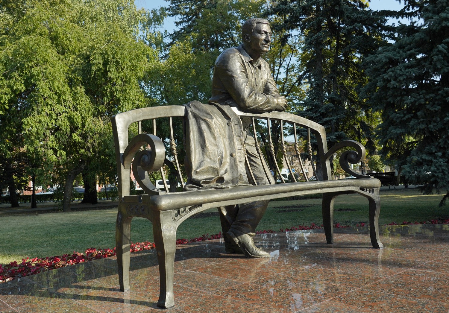 В Ставрополе открыли памятник Андрею Джатдоеву
