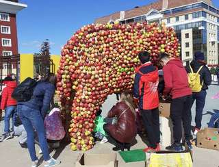 В Ставрополе восстановили уничтоженного в День города яблочного слона